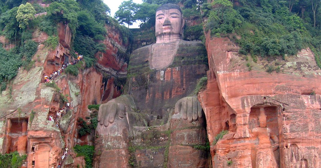 bouddha-leshan-statue-une