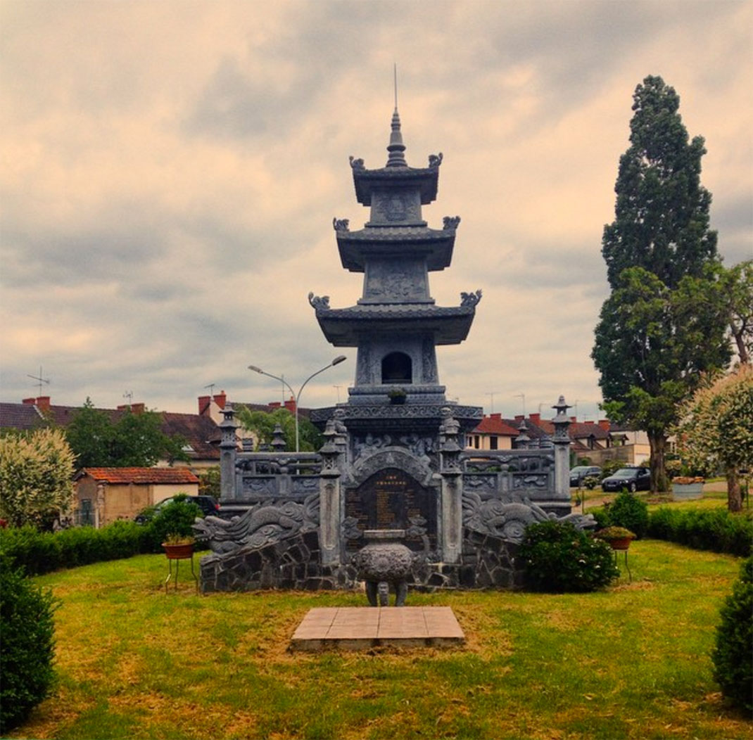 bourg-asiatique-noyant-allier-14