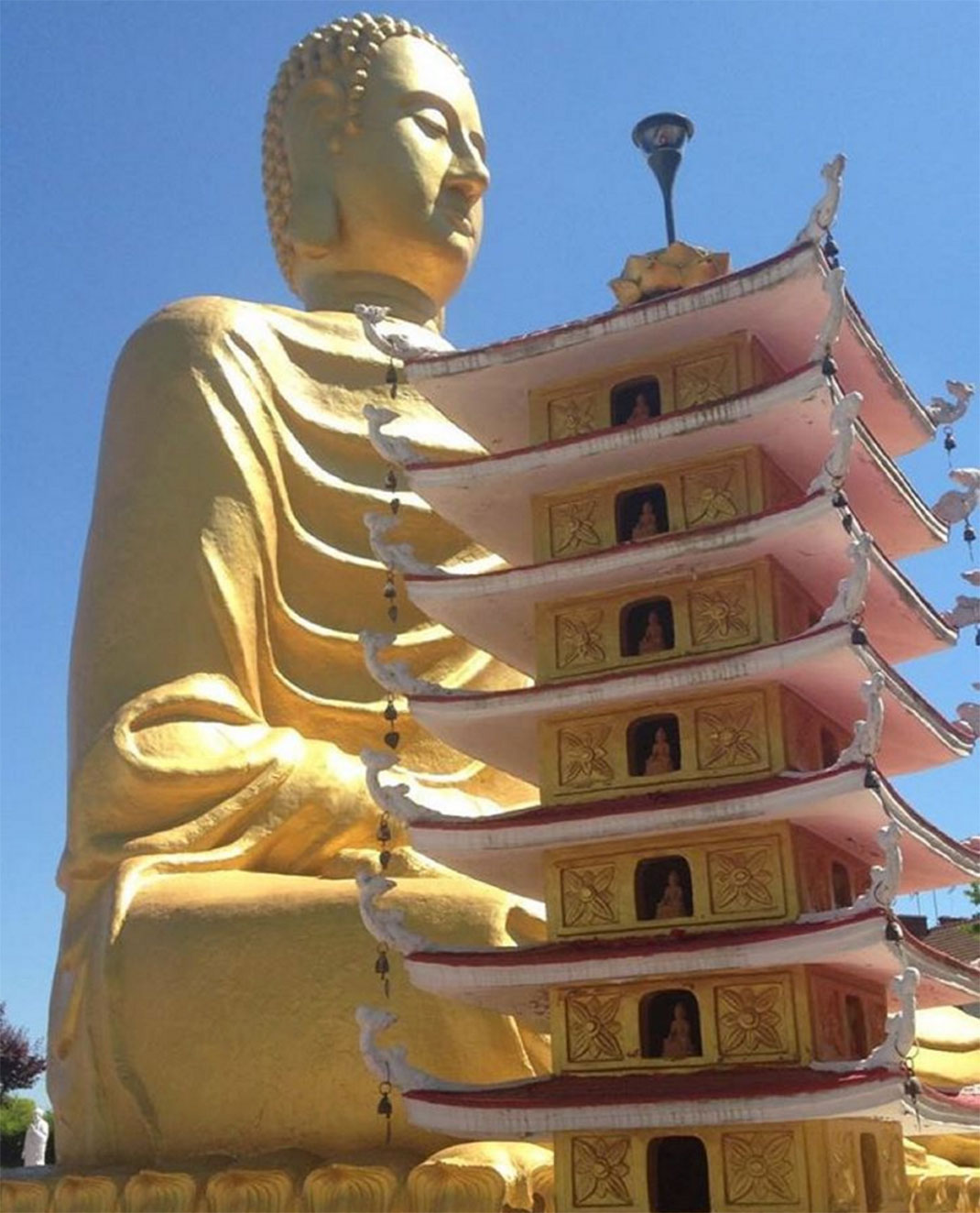 bourg-asiatique-noyant-allier-19