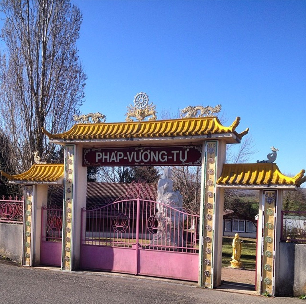 bourg-asiatique-noyant-allier-4