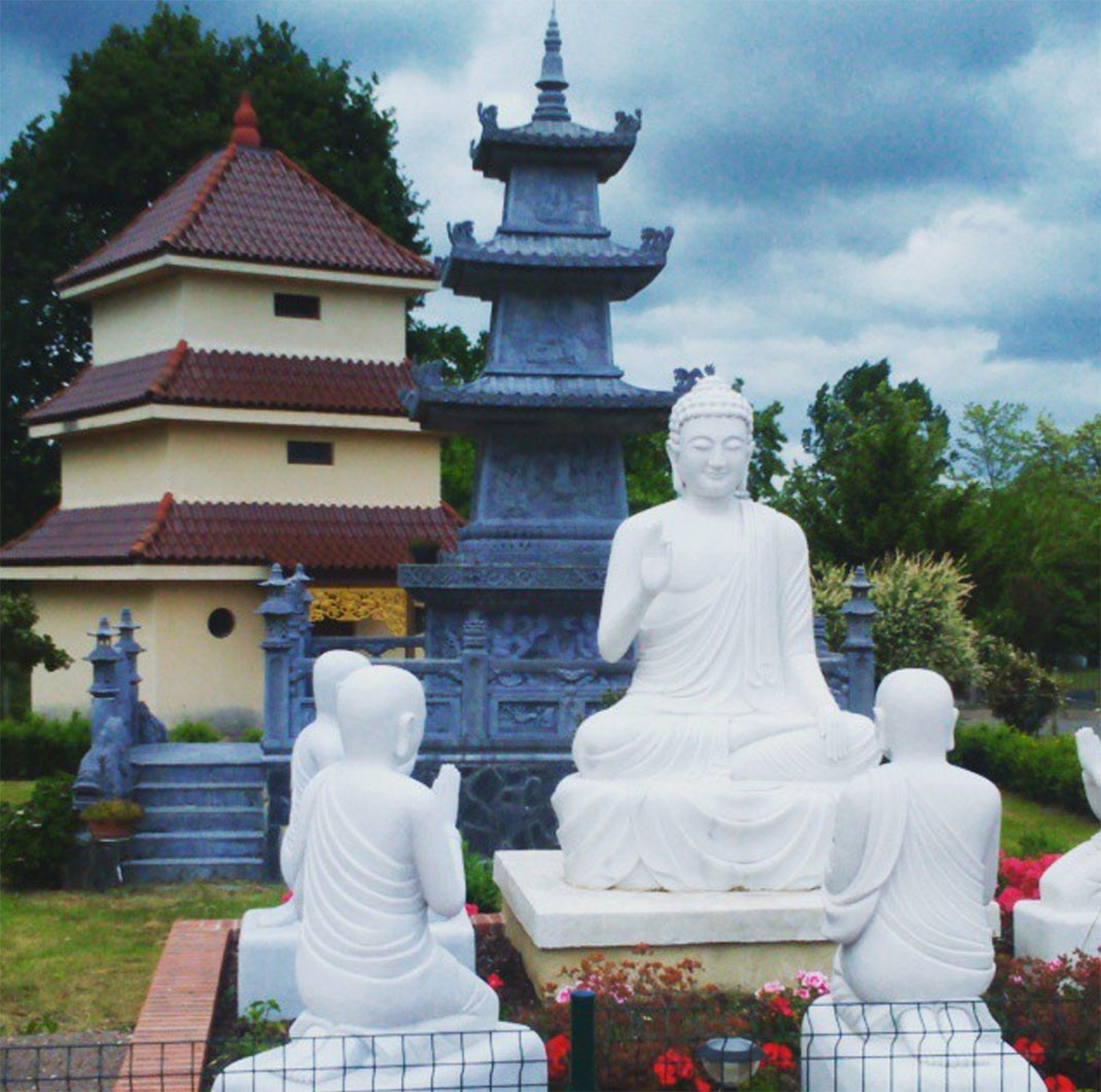 bourg-asiatique-noyant-allier-8