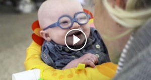 Une_bebe-lunettes-sourire-1-1-740x389