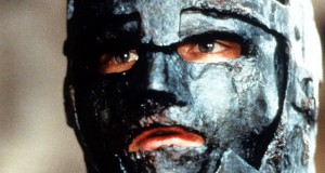 indentite-homme-masque-fer-une