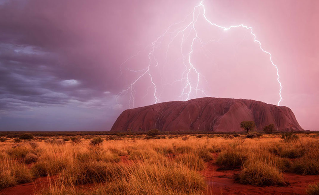 Un spectacle d'énergie de Christoph Schaarschmidt, Uluru, Australie
