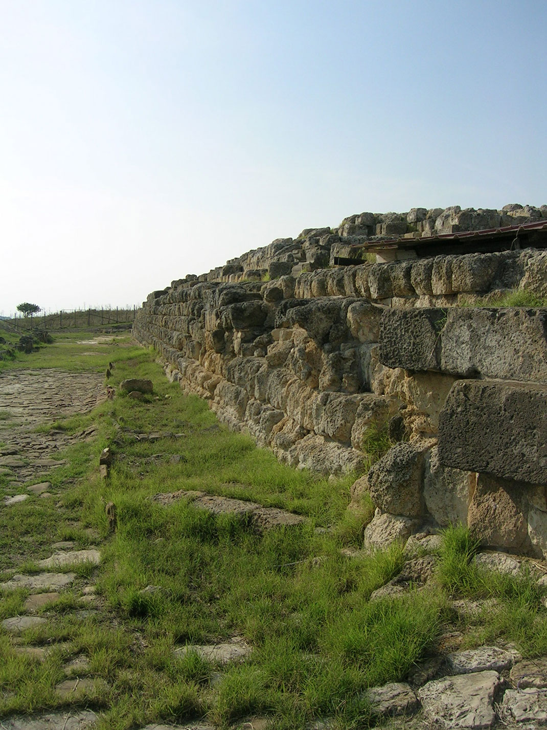 Fondations d'un temple étrusque, Tarquina, Italie