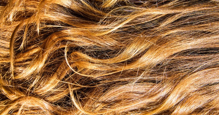 Des cheveux via Shutterstock