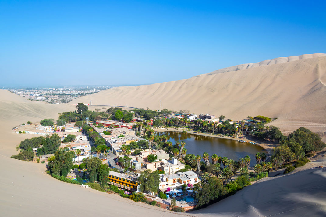 Oasis de Huacachina au Pérou via Shutterstock