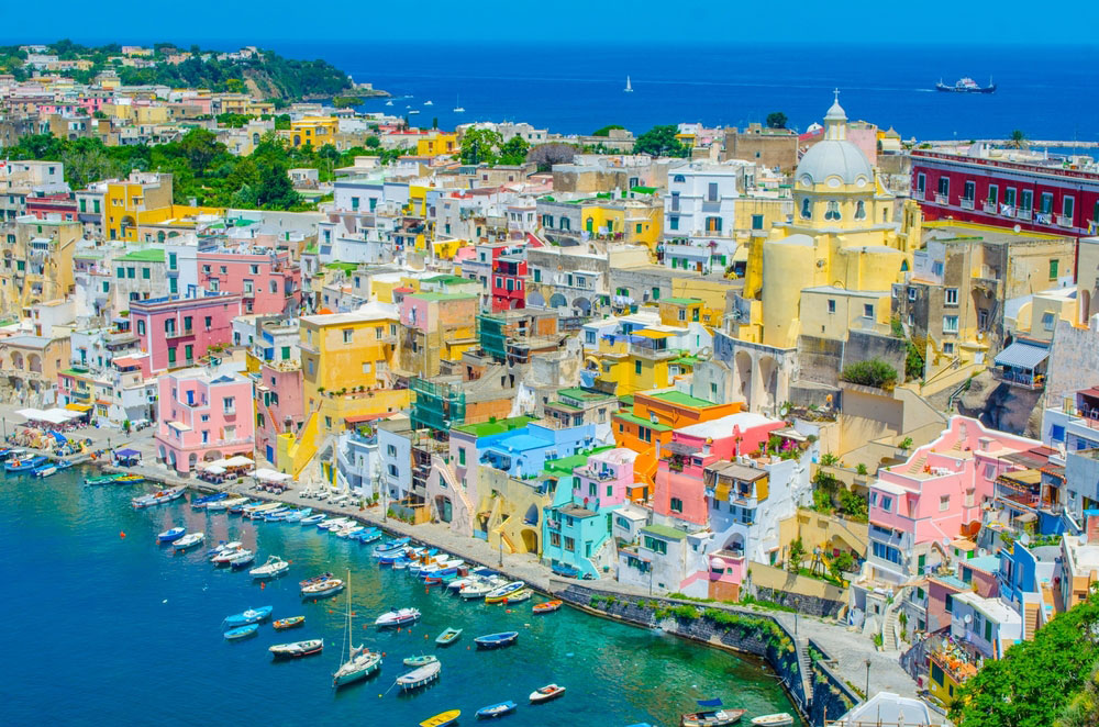 Procida en Italie via Shutterstock